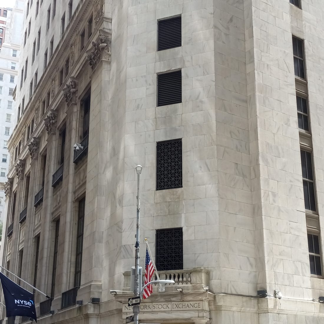 Ansicht der New York Stock Exchange mit markanter Säulenfassade